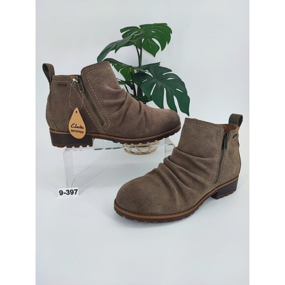 Clarks Women's Dark Taupe Suede Aspra Walk Waterproof Booties Size 9.5W US - Picture 1 of 9